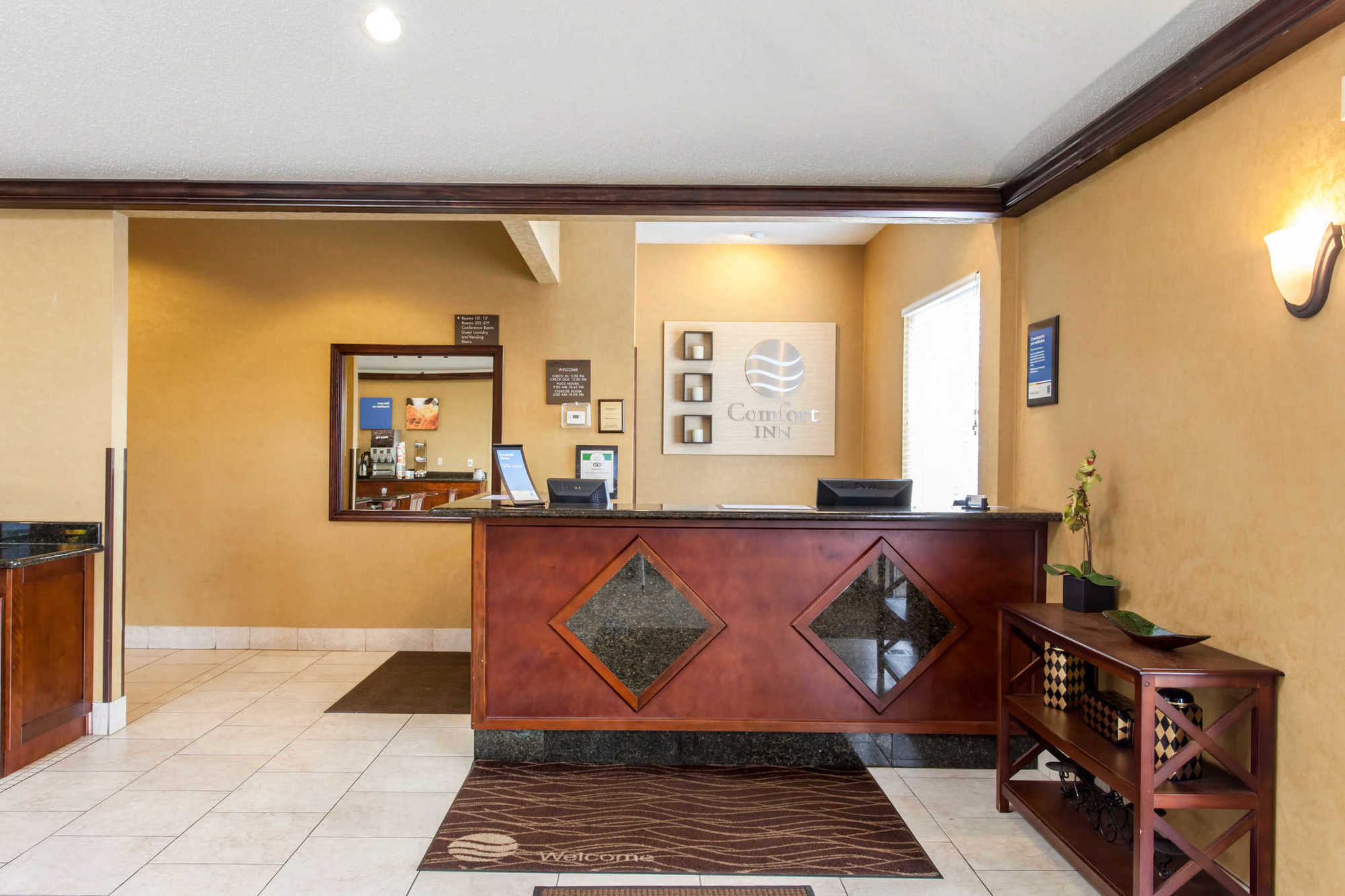 Quality Inn & Suites Seville Beltér fotó